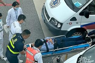曼联官方：利桑德罗膝盖内侧副韧带受伤，至少缺席八周